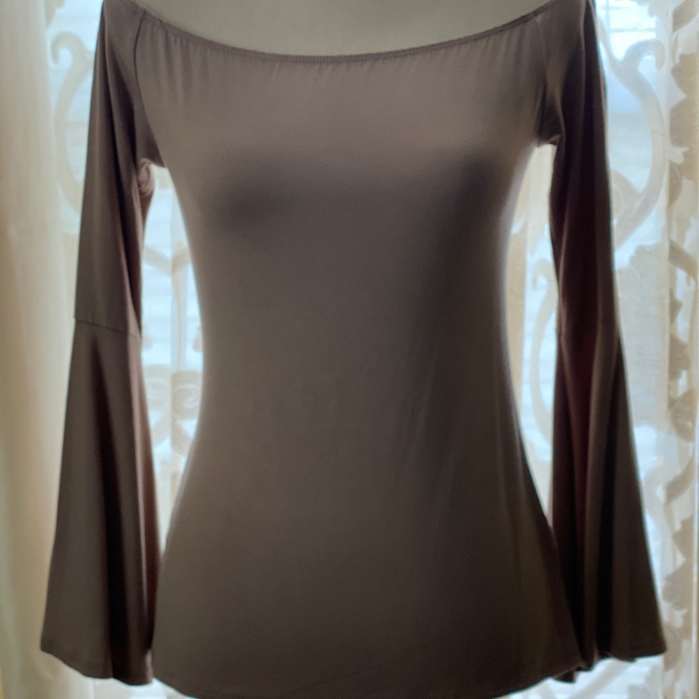 Off shoulder bell sleeve